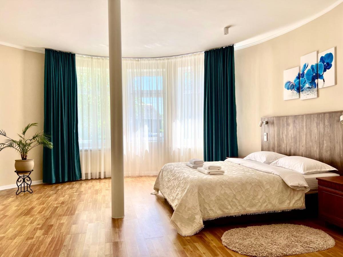 Авіа Lejlighed Uzjhorod Eksteriør billede