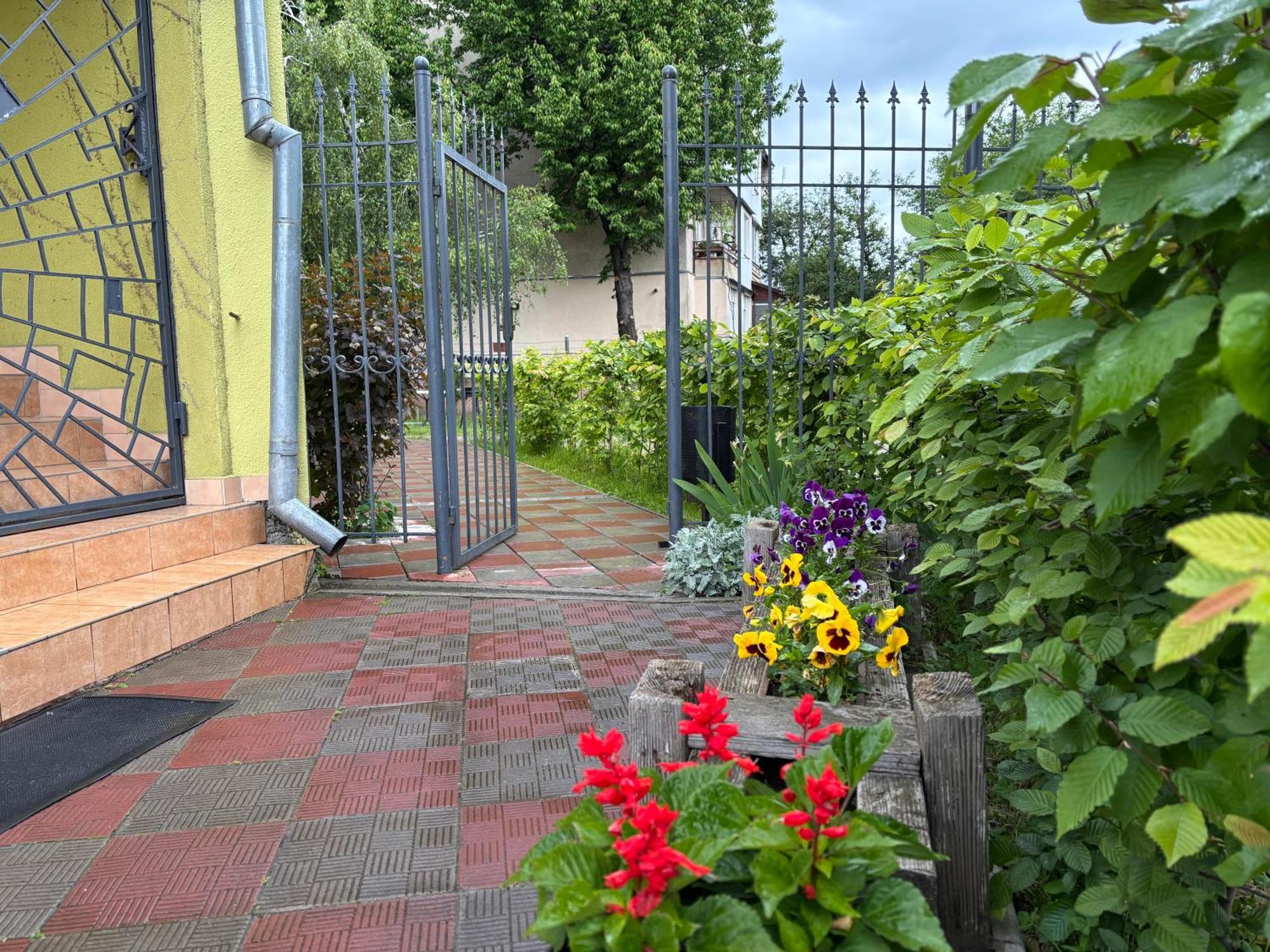 Авіа Lejlighed Uzjhorod Eksteriør billede